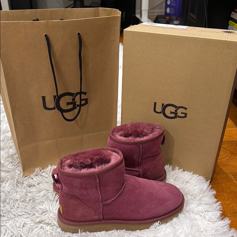 ❌SOLD ON Ⓜ️❌UGG Pink Women Mini Boots